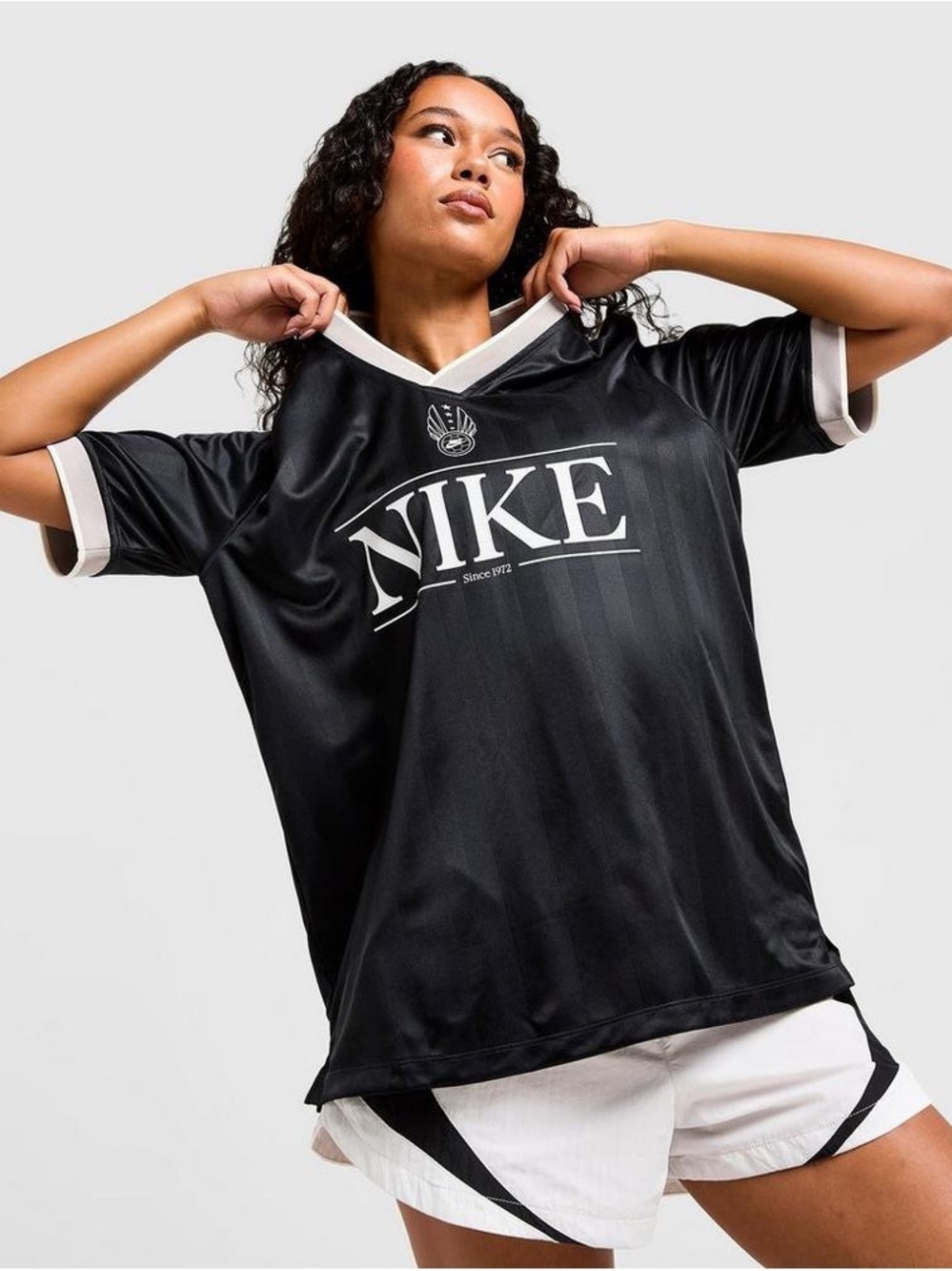 BNWT Women’s Nike V-Neck Jersey Top